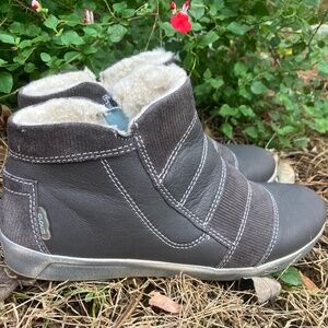 Cloud fur lined booties 8 women’s size 39